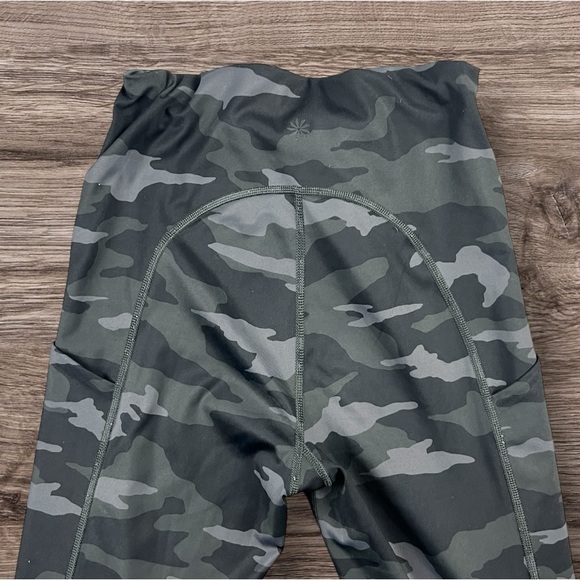 Athleta Ultimate Stash Pocket Camo 7/8 tight Sz: XS - Picture 2 of 16